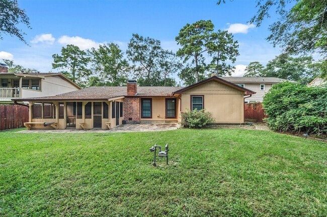 523 S Rivershire Dr in Conroe, TX - Foto de edificio - Building Photo