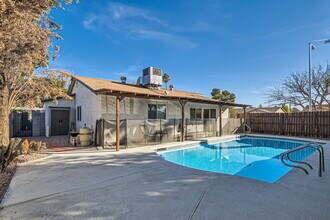 3665 Bronco Rd in Las Vegas, NV - Building Photo - Building Photo