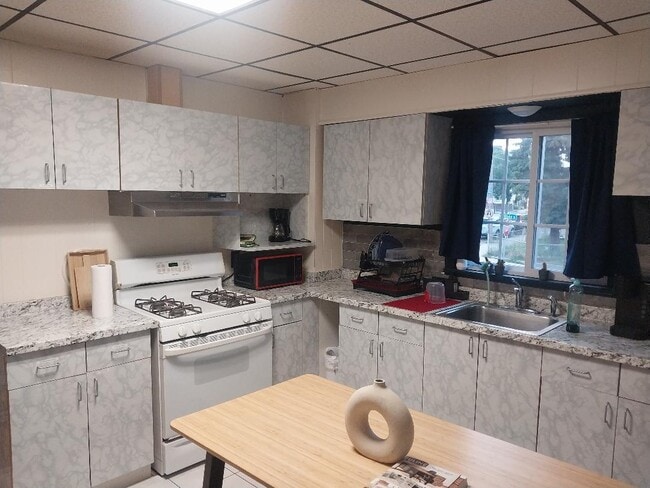 1656 N Shore Rd, Unit 1