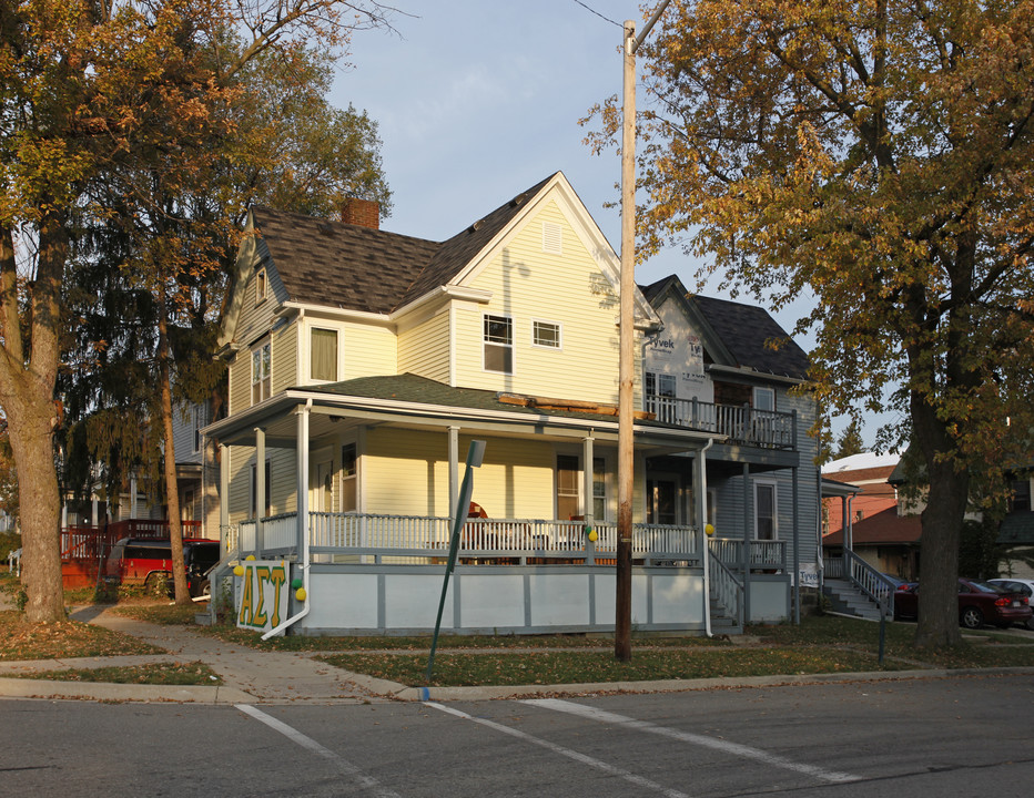 702 Emmet St in Ypsilanti, MI - Building Photo