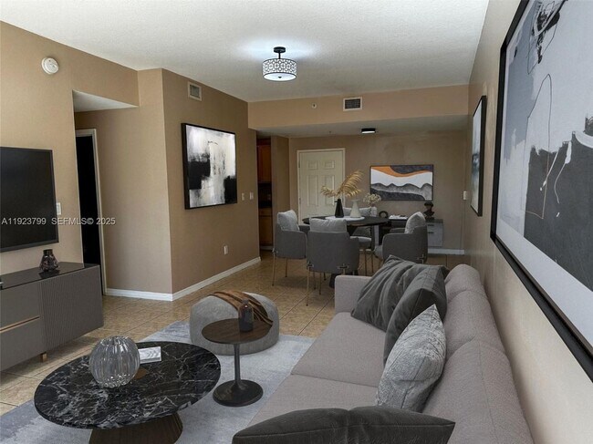 5271 SW 8th St in Coral Gables, FL - Foto de edificio - Building Photo