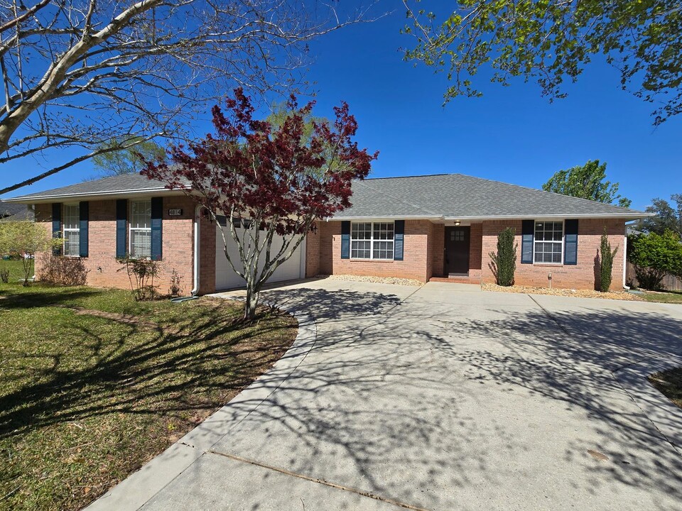 4814 Timber Ridge Dr in Pace, FL - Foto de edificio