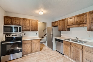 2355 Mailand Ct in Maplewood, MN - Building Photo