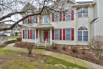 50 Rolling Views Dr in Woodland Park, NJ - Foto de edificio - Building Photo