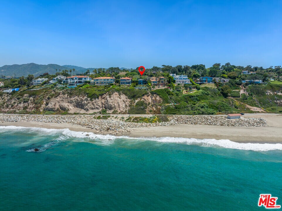 7089 Birdview Ave in Malibu, CA - Building Photo