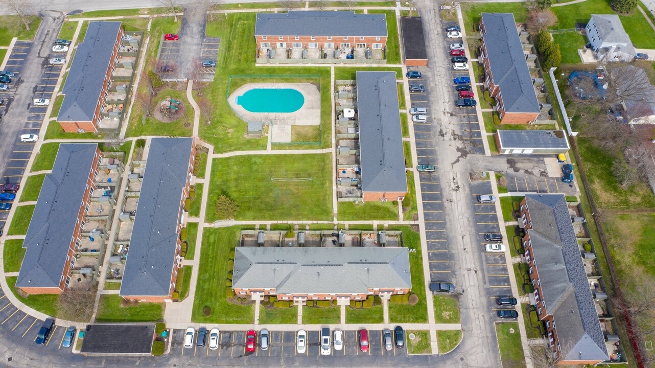 Carriage Hill Erie in Erie, PA - Foto de edificio