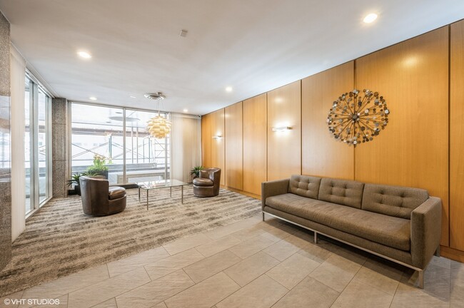 2930 N Sheridan Rd in Chicago, IL - Building Photo - Building Photo