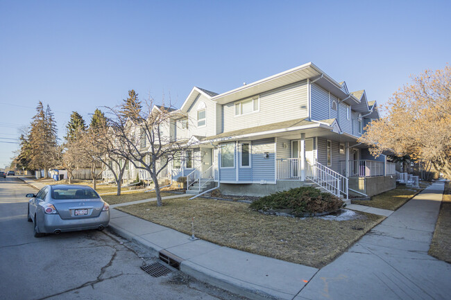 2295 1 St NE in Calgary, AB - Building Photo - Building Photo