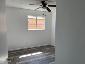 3842 W Country Gables Dr in Phoenix, AZ - Building Photo - Building Photo