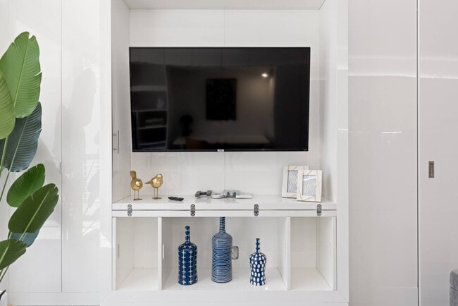 12607 Larchmere Blvd in Cleveland, OH - Building Photo - Building Photo