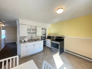 60-62-62 Broadway in Pembroke, NH - Foto de edificio - Building Photo