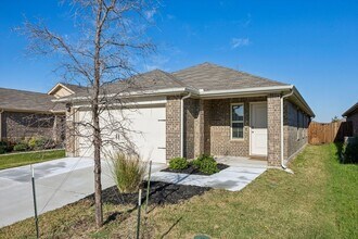 2127 Ocelot St in Crandall, TX - Foto de edificio - Building Photo