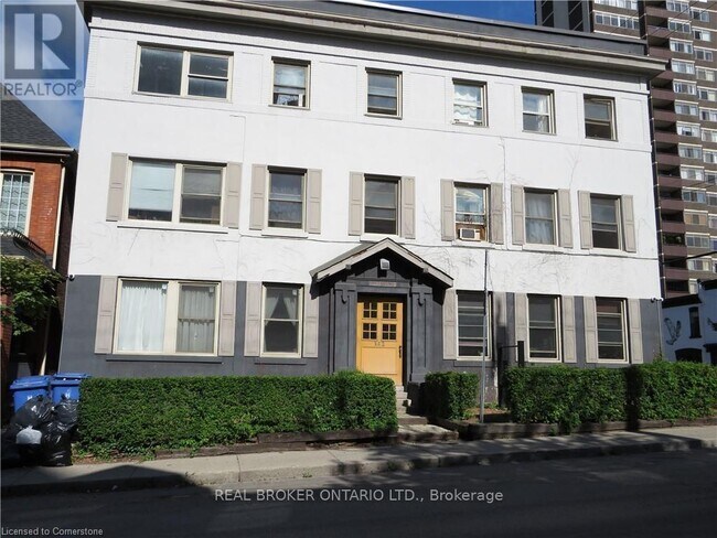 142-142 Caroline St S