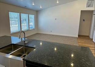 523 W 1150 N in Logan, UT - Foto de edificio - Building Photo