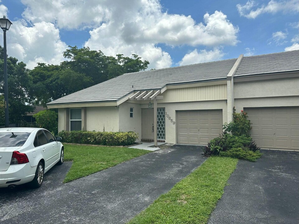 10659 La Placida Dr in Coral Springs, FL - Building Photo