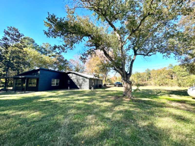 435 County Rd 3310 in Cleveland, TX - Building Photo