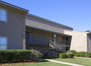 Central Highland Apartments in Phenix City, AL - Building Photo - Building Photo