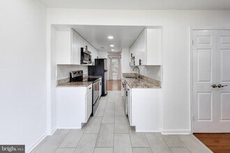 20210 Maple Leaf Ct in Gaithersburg, MD - Building Photo - Building Photo