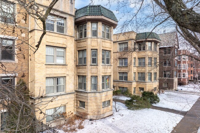 1358 W Greenleaf Ave in Chicago, IL - Building Photo - Building Photo