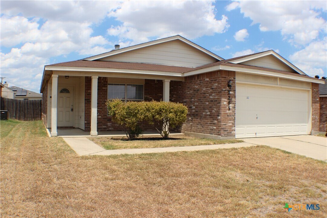 2203 Maedell Dr in Killeen, TX - Building Photo