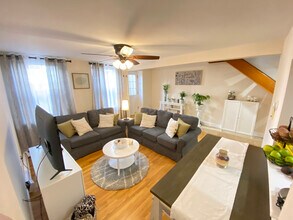 470 E 3rd St, Unit 1 in Boston, MA - Foto de edificio - Building Photo