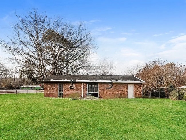 property at 2903 Dahlia Dr
