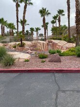 10525 Autumn Pine Ave in Las Vegas, NV - Building Photo - Building Photo