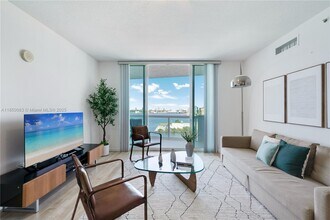 7910 Harbor Island Dr in North Bay Village, FL - Foto de edificio - Building Photo