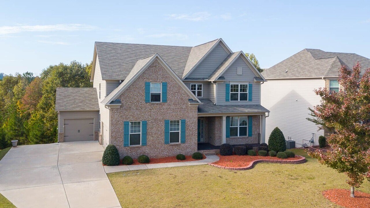 325 Cranbrooke Cir in Suwanee, GA - Building Photo