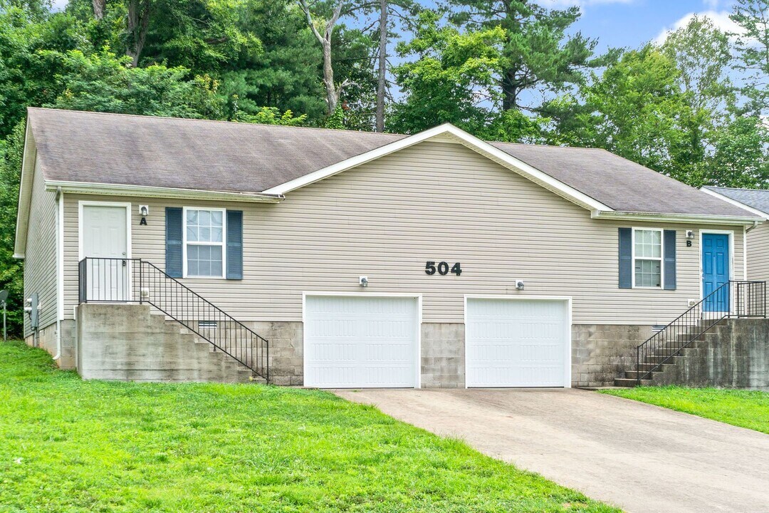 504 Luxury Dr in Clarksville, TN - Building Photo