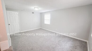 1010 S Osage St in Independence, MO - Building Photo - Building Photo