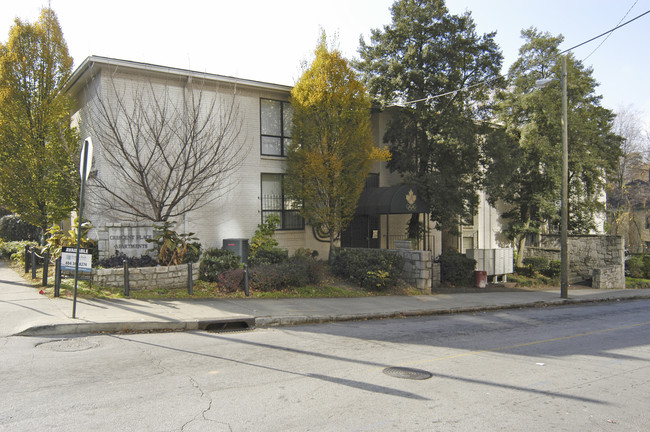 Crescent Place Apartments in Atlanta, GA - Foto de edificio - Building Photo
