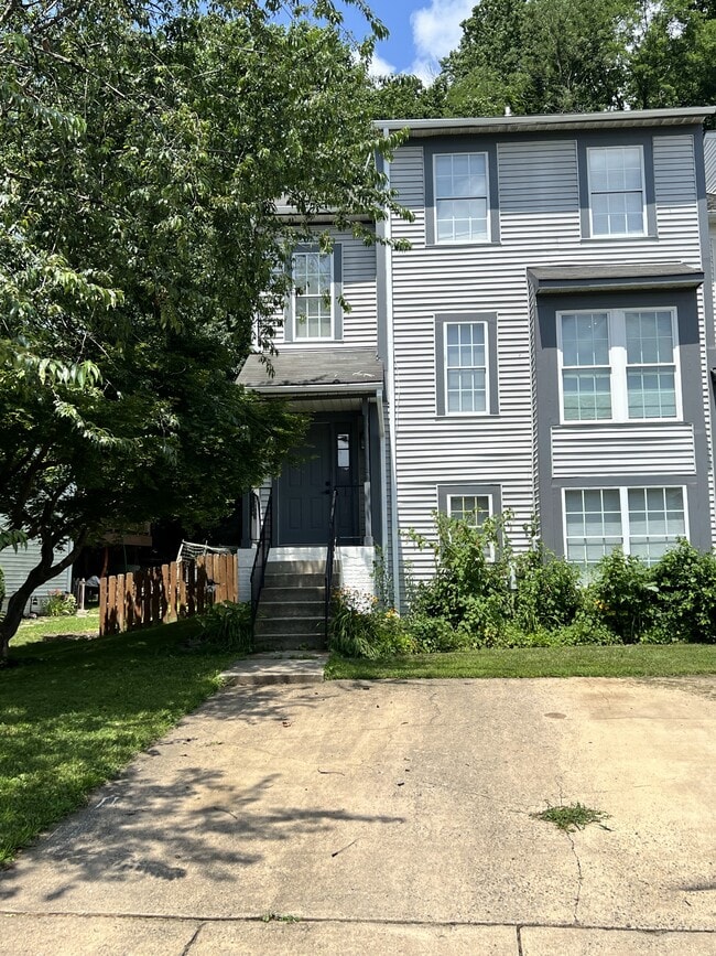 property at 733 Farnham Pl