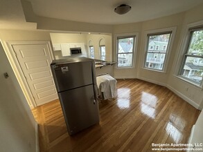 56 Ashford St, Unit 5 in Boston, MA - Foto de edificio - Building Photo