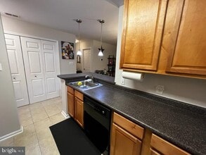10300 Appalachian Cir-Unit -7-202 in Oakton, VA - Building Photo - Building Photo