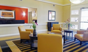 Furnished Studio-Jacksonville - Deerwood Park in Jacksonville, FL - Foto de edificio - Building Photo