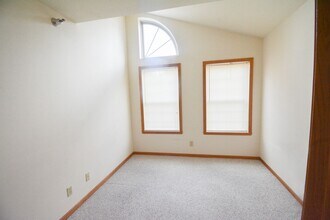 1915 Deerhaven Ln NE in Rochester, MN - Building Photo - Building Photo