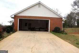 2300 Colham Ferry Rd in Watkinsville, GA - Foto de edificio - Building Photo