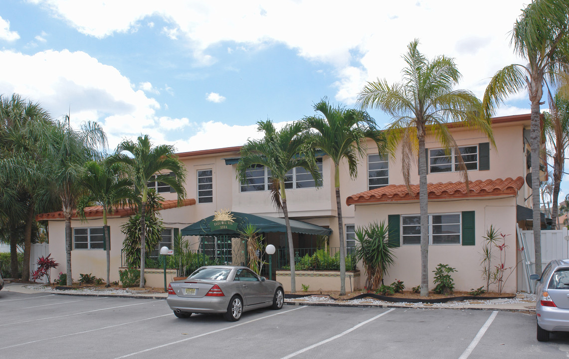 2724 NE 14th St in Fort Lauderdale, FL - Building Photo