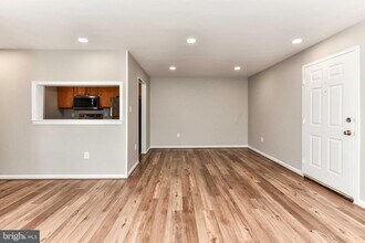 8616 Shadwell Dr in Alexandria, VA - Foto de edificio - Building Photo