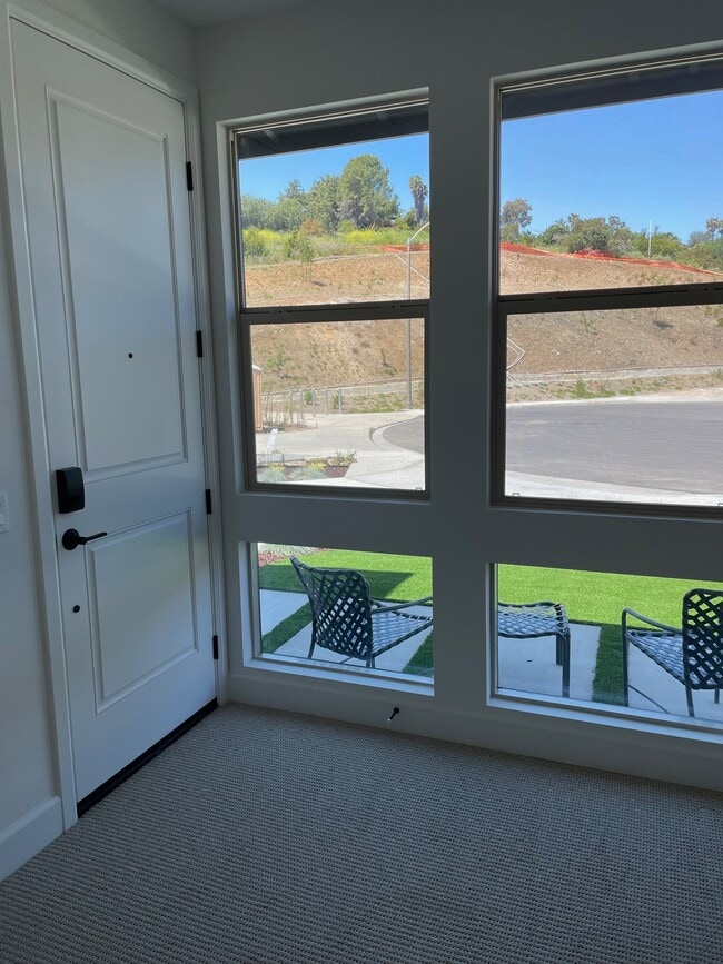 955 Lindbergh Dr in San Marcos, CA - Foto de edificio - Building Photo