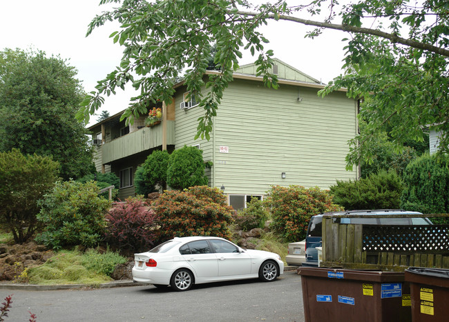 946-962 NE 91st Ave in Portland, OR - Building Photo - Building Photo