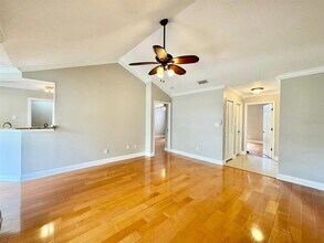 8615 Mallard Reserve Dr in Tampa, FL - Building Photo - Building Photo