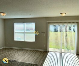 9199 Western Way in Jacksonville, FL - Foto de edificio - Building Photo