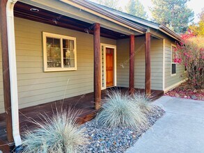 61462 Duncan Ln in Bend, OR - Building Photo - Building Photo