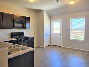 21215 Winding Brook in Harrah, OK - Building Photo - Building Photo