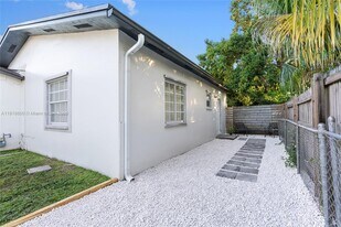 13830 SW 73rd St in Miami, FL - Building Photo