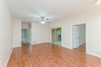 10121 Courtney Palms Blvd, Unit 203 in Tampa, FL - Building Photo - Building Photo