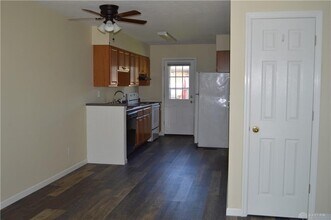 8496 Woodgrove Dr in Dayton, OH - Building Photo - Building Photo