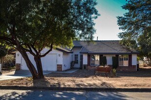 15938 Caras Ct in Ramona, CA - Building Photo